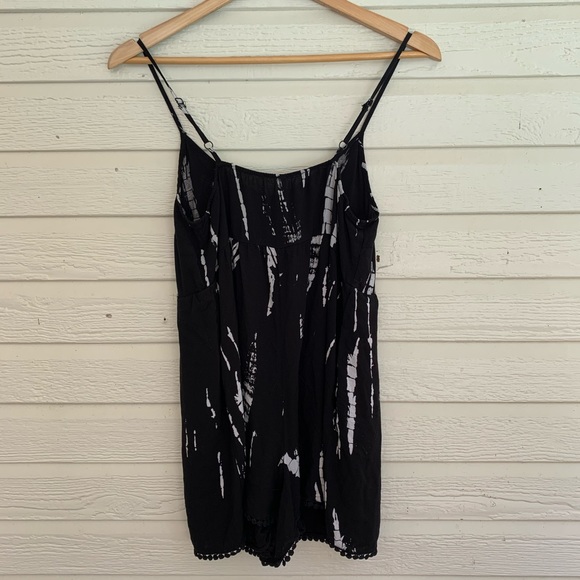 Cute spaghetti strap romper - Picture 4 of 4